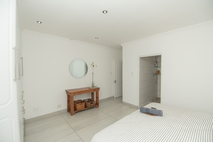 6 Bedroom Property for Sale in Beachview Eastern Cape